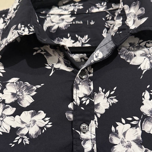 Abercrombie and Fitch Floral Black and White Men's Shirt Size L Preloved - Picture 4 of 6